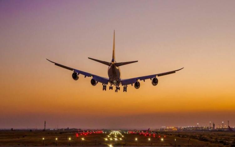طائرة تهبط في مطار الملكة علياء الدولي | المملكة
