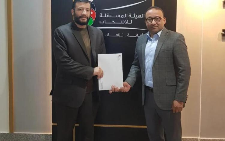 الأمين العام لحزب الأمة ثابت عساف خلال تسلمه الموافقة الرسمية على تعديل نظامه الأساسي واعتماد اسمه الجديد 26/4/2026