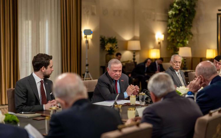 الملك عبدالله الثاني  خلال لقاء مع عدد من رؤساء الوزراء والمسؤولين السابقين للحديث عن التطورات الإقليمية وإجراءات التعامل مع تبعات الحرب 8/4/2026 | الديوان الملكي الهاشمي