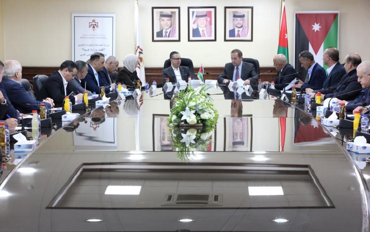 جانب من اجتماع حكومي بحث أسباب ارتفاع أسعار اللحوم المستوردة 22/4/2026 | وزارة الصناعة والتجارة والتموين