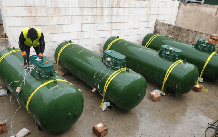 خزانات مخصصة للغاز السائل المركزي