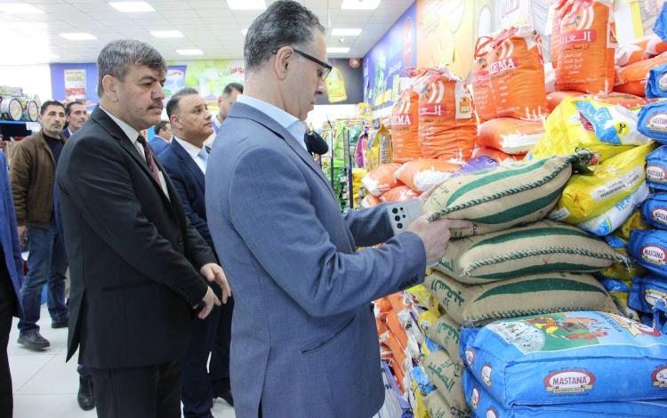 خلال زيارة وزير الصناعة والتجارة المهندس يعرب القضاة لأحد فروع المؤسسة الاستهلاكية المدنية 6/4/2026 | وزارة الصناعة والتجارة