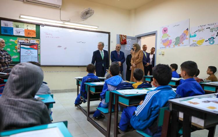 رئيس الوزراء جعفر حسان خلال زيارته لمدرسة عراق الأمير الثانوية المختلطة 28/4/2026 | رئاسة الوزراء