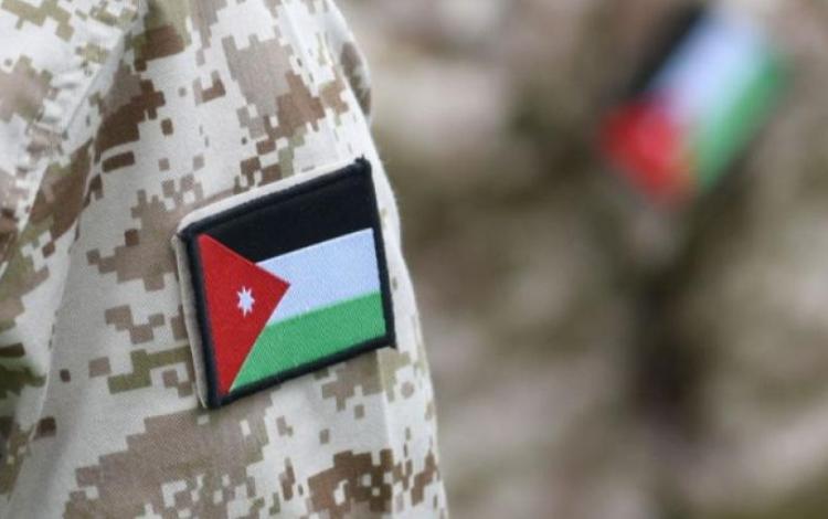 علم الأردن على لباس عسكري