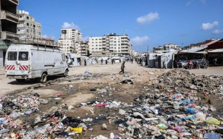 مياه صرف صحي ونفايات تحاصر خيام النازحين في غزة | وكالة الأنباء الفرنسية