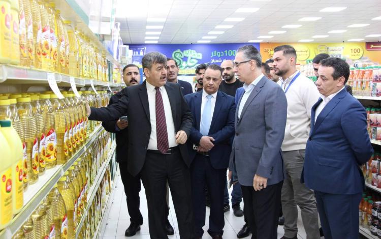 وزير الصناعة والتجارة والتموين يعرب القضاة خلال تفقده المؤسسة الاستهلاكية المدنية 6/4/2026 | وزارة الصناعة والتجارة