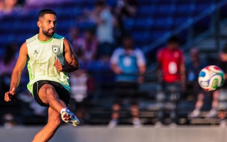 لاعب المنتخب الأردني علي علوان خلال تدريبات المنتخب قبل مباراته مع النمسا في كأس العالم 2026