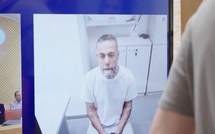 الطبيب حسام أبو صفية يظهر عبر تقنية الفيديو في جلسة استماع أمام المحكمة العليا الإسرائيلية بالقدس المحتلة | رويترز