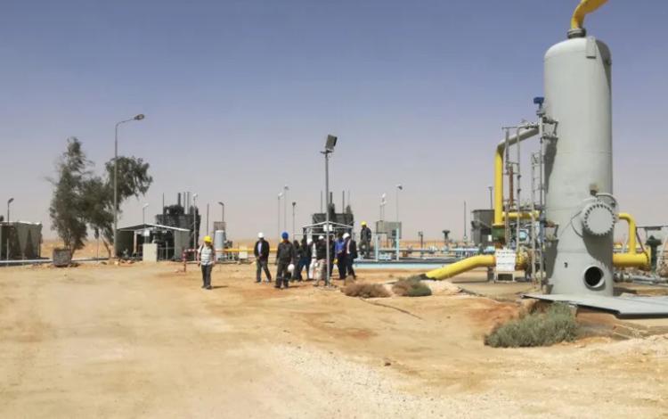 آبار استخراج الغاز من موقع حقل الريشة شمالي شرق الأردن