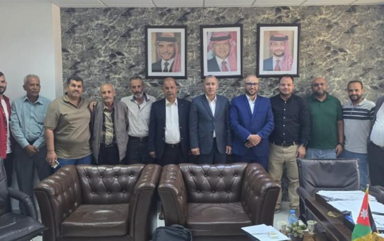 جانب من اجتماع هيئة النقل البري مع مشغلي خط إربد-الزرقاء 30/6/2026