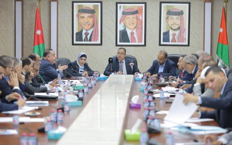 جانب من لقاء  اللجنة الإدارية النيابية مع أساتذة قانون لمناقشة مشروع قانون الإدارة المحلية 2026