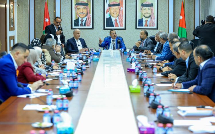 جانب من لقاء اللجنة الإدارية النيابية عددا من أعضاء البلديات ومجالس المحافظات 1/7/2026