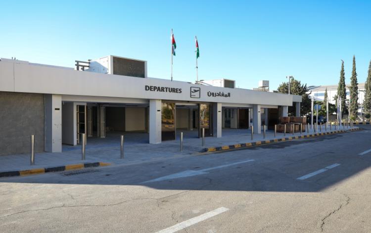 مبنى المغادرين في مطار عمان المدني