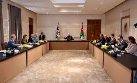 من لقاء الملك عبد الله الثاني بأعضاء المكتب الدائم لمجلس الأعيان 6/1/2026 | المصدر: الديوان الملكي الهاشمي