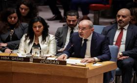 وزير الخارجية أيمن الصفدي خلال جلسة الإحاطة الشهرية لمجلس الأمن حول الأوضاع في الشرق الأوسط، نيويورك 18/2/2026 | وزارة الخارجية الأردنية