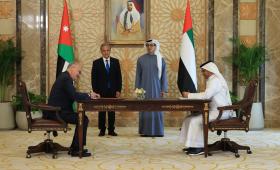 جانب من توقيع اتفاقيات بين الأردن والإمارات لبدء الإجراءات التنفيذية لمشروع سكة حديد ميناء العقبة 15/4/2026 | رئاسة الوزراء