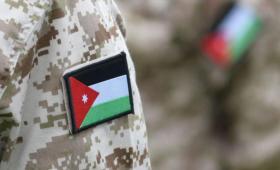 علم الأردن على لباس عسكري