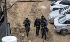 عناصر من شرطة الاحتلال خلال أحد الاقتحامات في القدس المحتلة | الأناضول