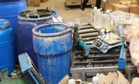 مضبوطات داخل مشغل غير مرخص لصنع مواد تجميل مقلدة 13/4/2026 | الجمارك الأردنية