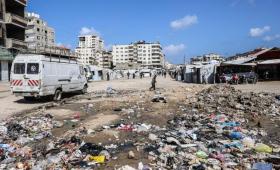 مياه صرف صحي ونفايات تحاصر خيام النازحين في غزة | وكالة الأنباء الفرنسية