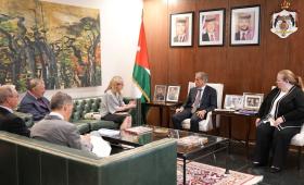جانب من لقاء رئيس الوزراء جعفر حسان المديرة المنتدبة لشؤون العمليات في البنك الدولي آنا بيردي 14/6/2026 | رئاسة الوزراء