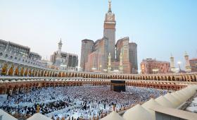 حجاج حول الكعبة المشرفة في بيت الله الحرام
